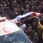 Gaza, in migliaia ai funerali dei 21 morti in un incendio