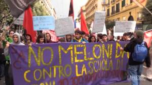 No Meloni Day, studenti a Napoli: “Stop alternanza scuola-lavoro”