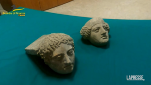 Catania, sequestrate 2 teste di terracotta del V secolo a.C.