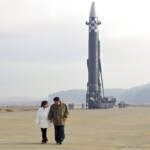 Corea del Nord, le foto di Kim con la figlia