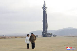 Corea del Nord, le foto di Kim con la figlia