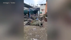 Ucraina, il video con cui Mosca accusa Kiev di crimini di guerra