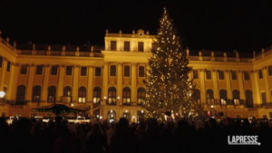 Vienna, riaprono i mercatini di Natale
