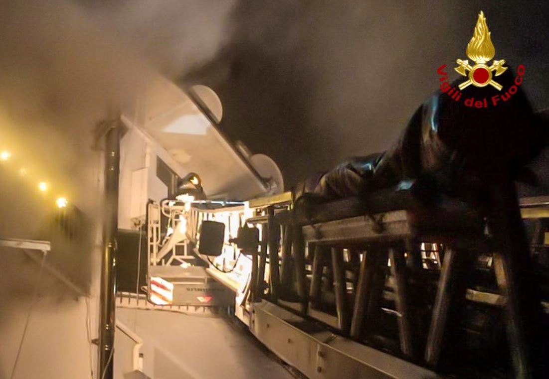 Mantova, incendio in condominio: un morto