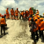 Indonesia, si scava tra la macerie dopo il sisma a Giava