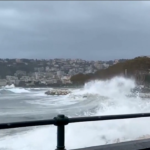 Maltempo, onde alte sul Lungomare di Napoli