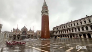 Venezia, piazza San Marco dopo il picco di marea