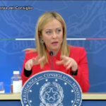 Famiglia, Meloni: “Un mese di congedo parentale in più”