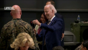 Usa, il Ringraziamento di Biden con i militari