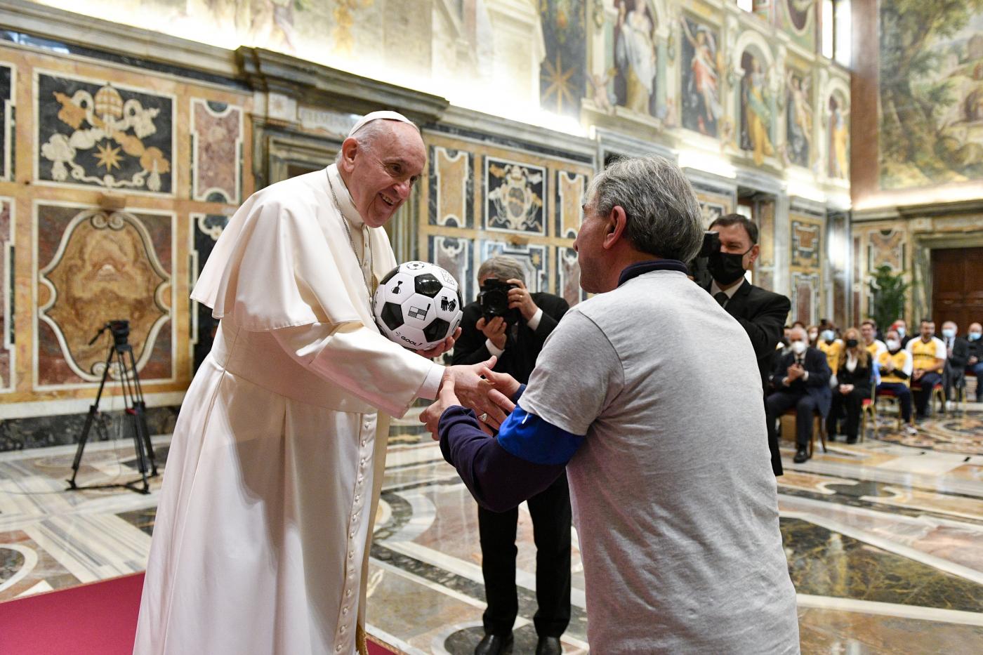 Qatar 2022, il Papa: “Favorisca pace tra popoli” Qatar 2022, il Papa: “Favorisca pace tra popoli”