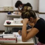 Reddito di cittadinanza, Valditara vuole toglierlo a chi non finisce scuola