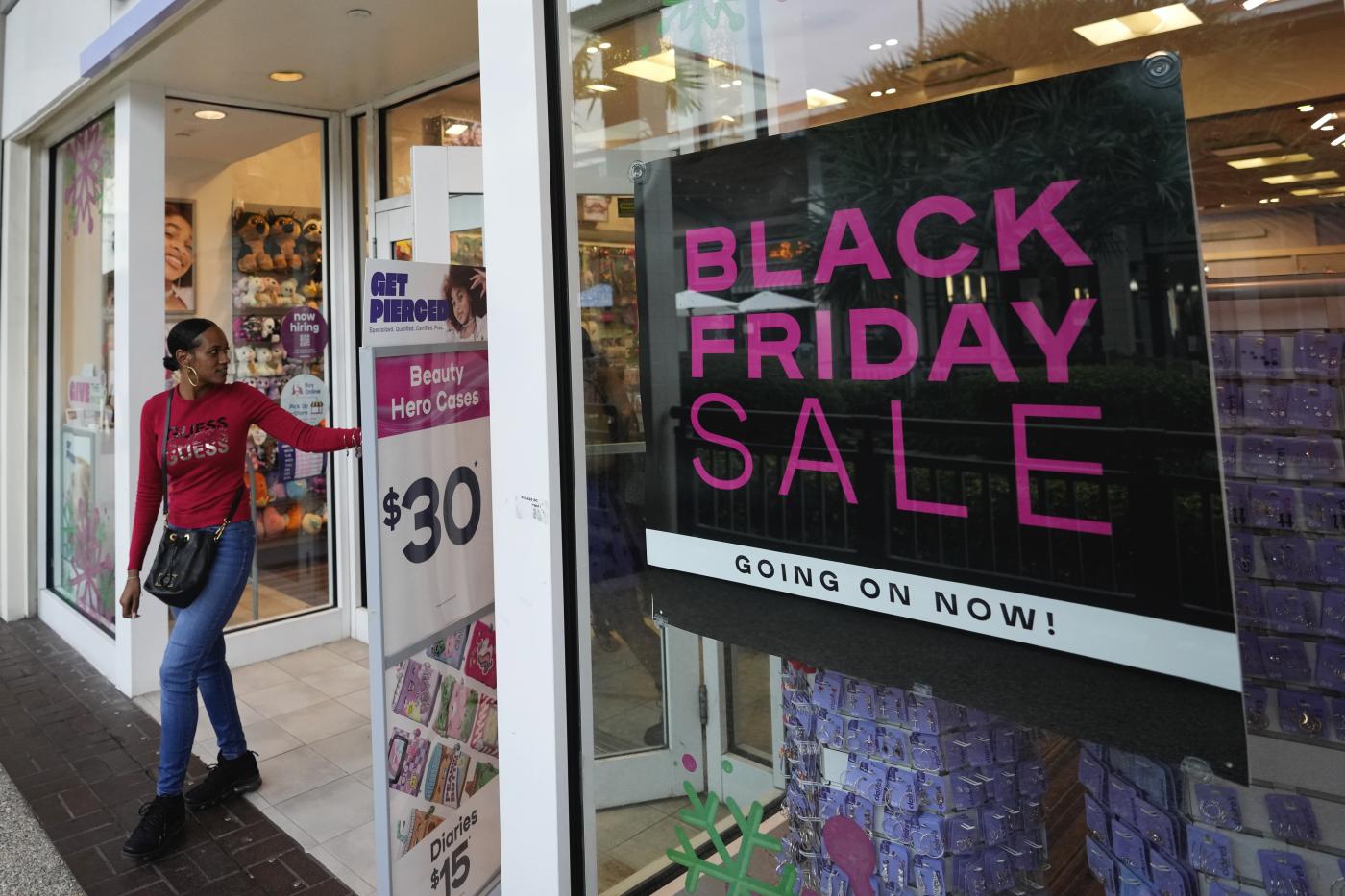 Black Friday, 63% degli italiani cerca occasioni per Natale