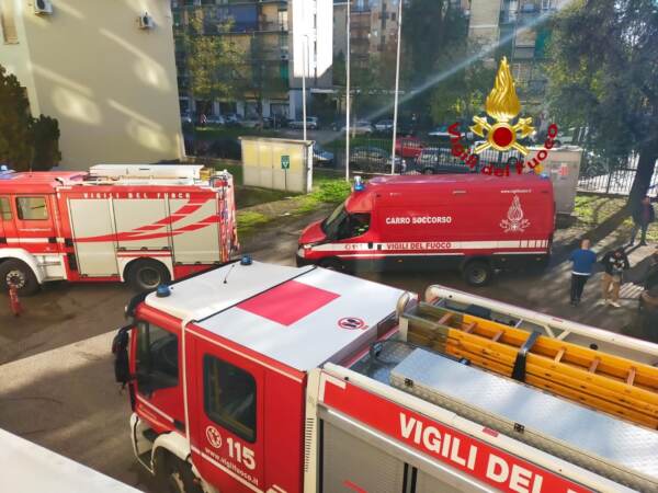 Milano, incendio in una scuola: edificio evacuato