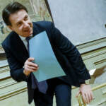 Lombardia, Conte apre al Pd