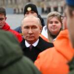 Ucraina, Putin a madri soldati: “Su internet falsità”