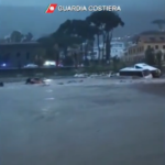 Frana Ischia, automobili in mare