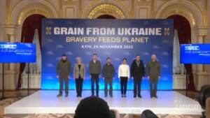 Ucraina, Zelensky: “Obiettivo salvare 5 milioni di persone dalla fame”