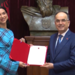 Dua Lipa riceve la cittadinanza albanese