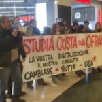 Roma, blitz studenti in centro commerciale contro carovita