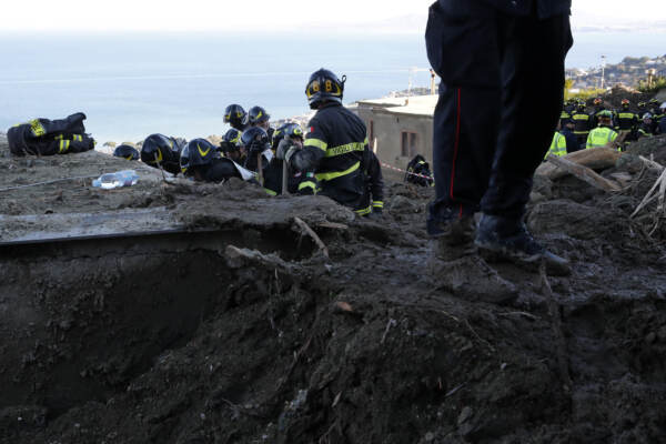 Emergenza sull'isola di Ischia, proseguono le ricerche dei dispersi dopo la frana di Casamicciola