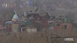 Ucraina, russi radono al suolo Kamianka