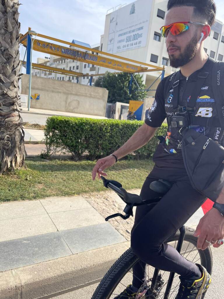 Un Marocain réalise l’exploit de parcourir 340 km à monocycle