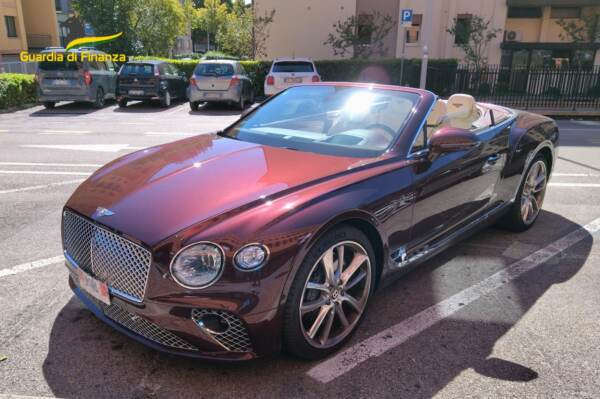 Treviso, Bentley irregolare da 250mila euro: sequestrata