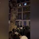 Londra, protesta fuori dall’ambasciata cinese