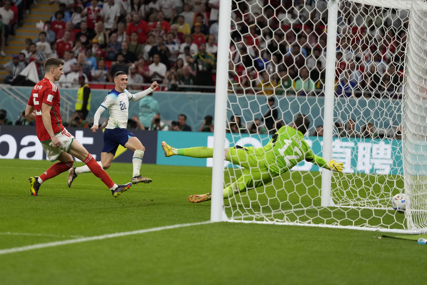 Galles-Inghilterra 0-3, inglesi agli ottavi Galles-Inghilterra 0-3, inglesi agli ottavi