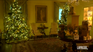 Usa, la Casa Bianca decorata per Natale