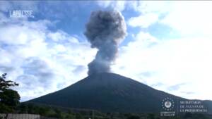 El Salvador, l’eruzione del vulcano Chaparrastique