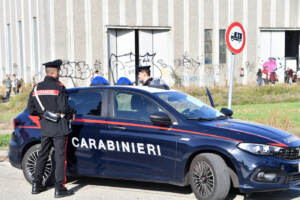 Rave party di Halloween in un capannone abbandonato a nord di Modena