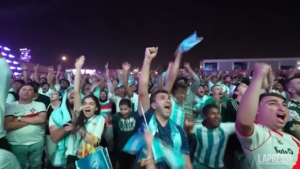 Qatar 2022, tifosi argentini festeggiano gli ottavi