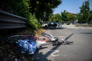 Ferrara, auto investe bici: morto 17enne