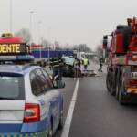 Treviso, auto sbanda e finisce in canale: due vittime