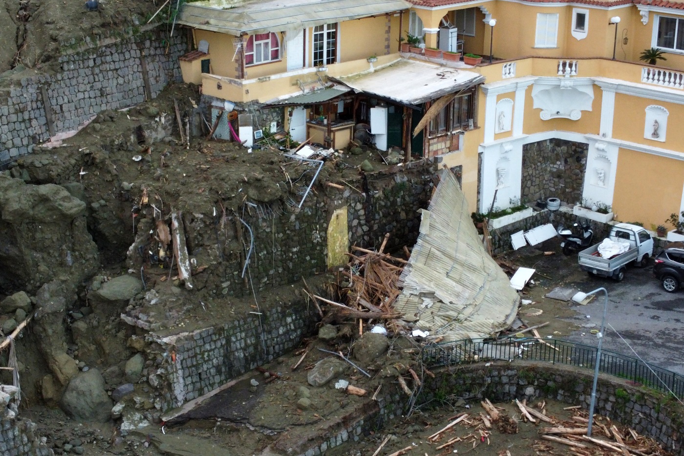 Ischia, Musumeci: “900 edifici interessati da frana”