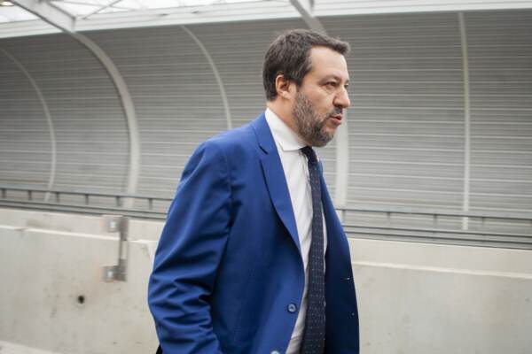 Porti, Salvini: “Massima attenzione, devono rimanere pubblici”
