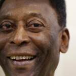 Calcio, Pelé rassicura i fan dall’ospedale