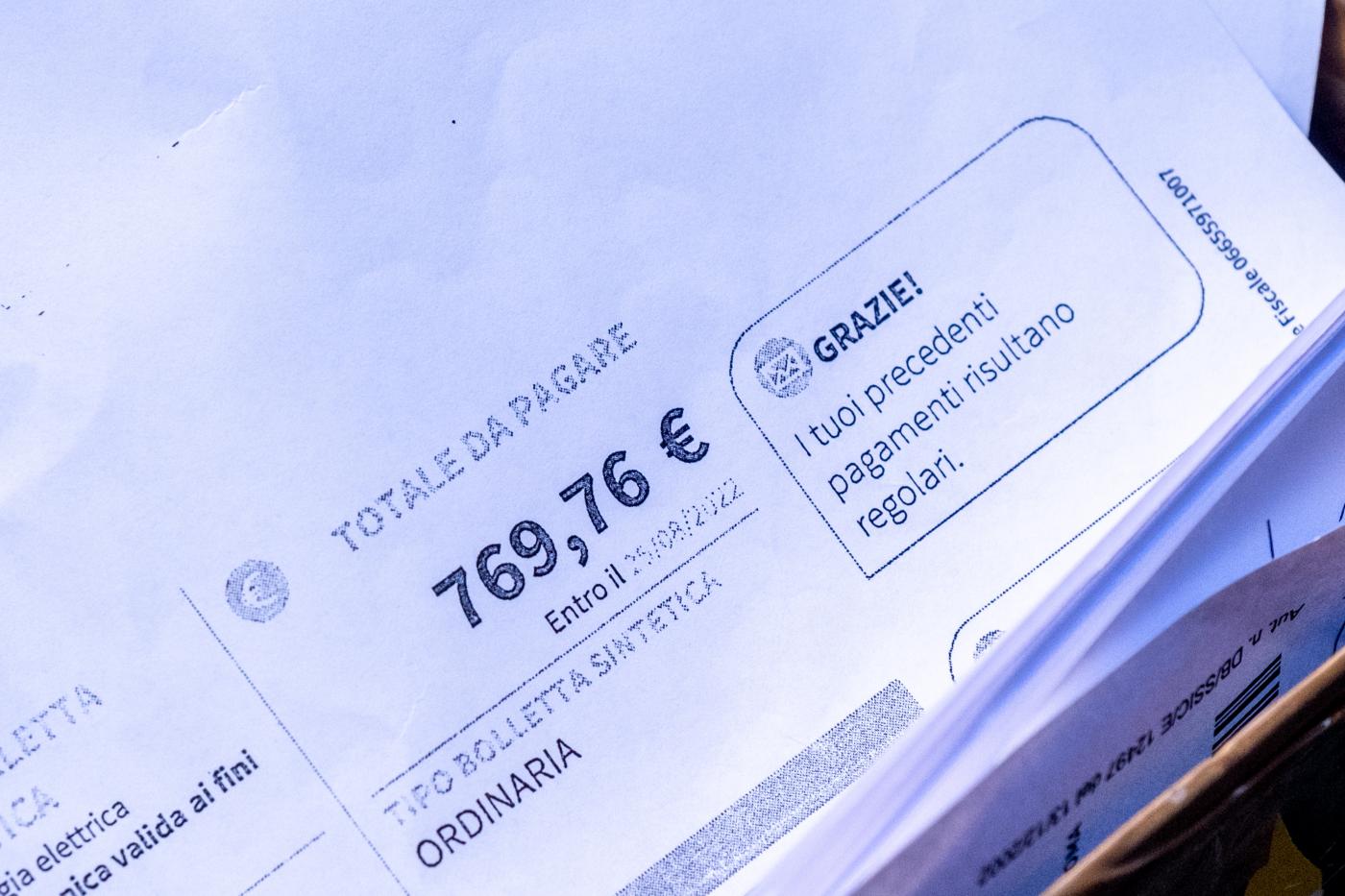 Bollette, assegnate a 7 operatori le aree del servizio a tutele graduali