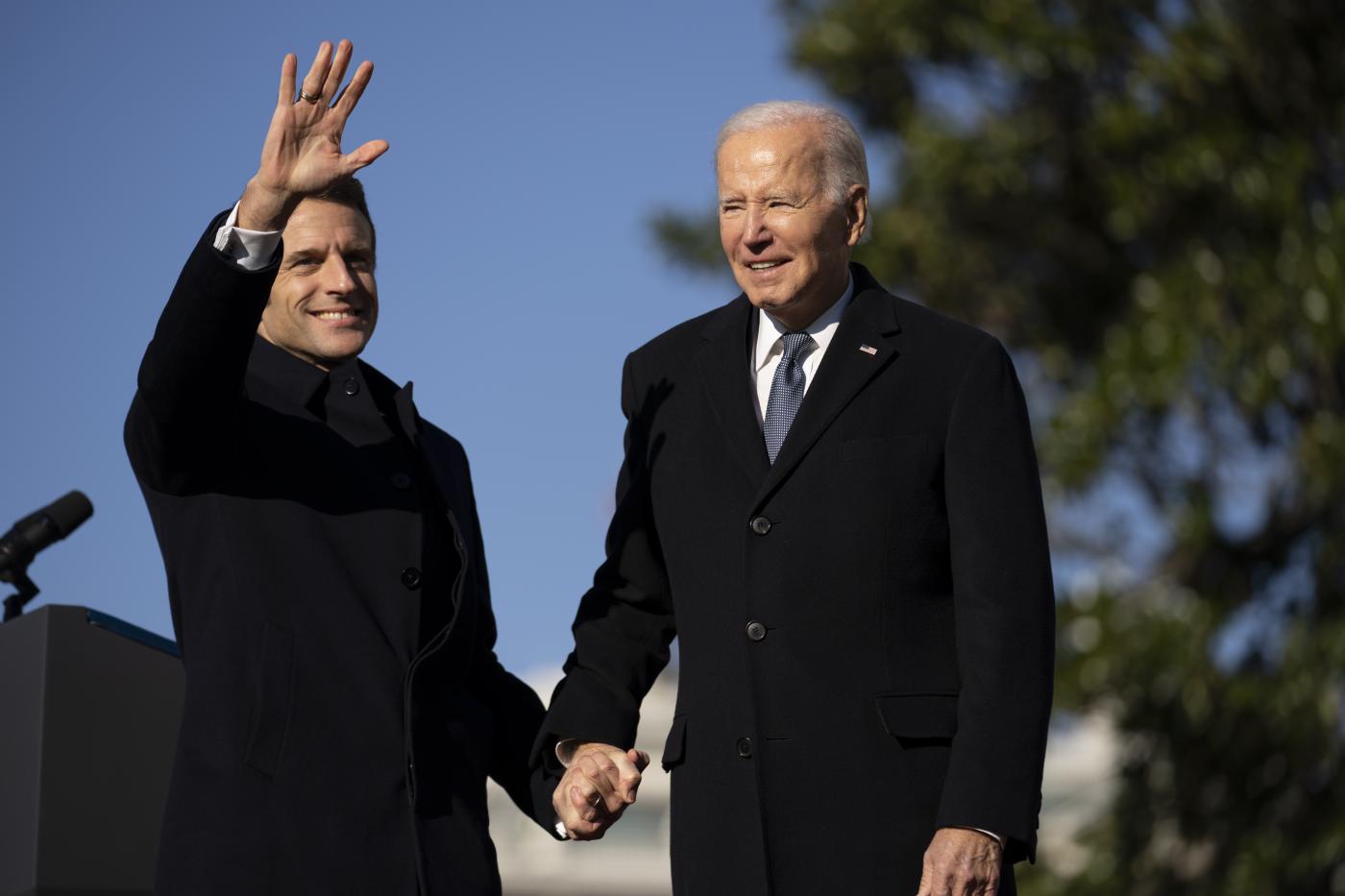 Ucraina, Biden e Macron: “No a compromessi inaccettabili”
