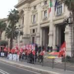 Scuola, Cobas: “Assunzione precari e aumento stipendi per insegnanti”