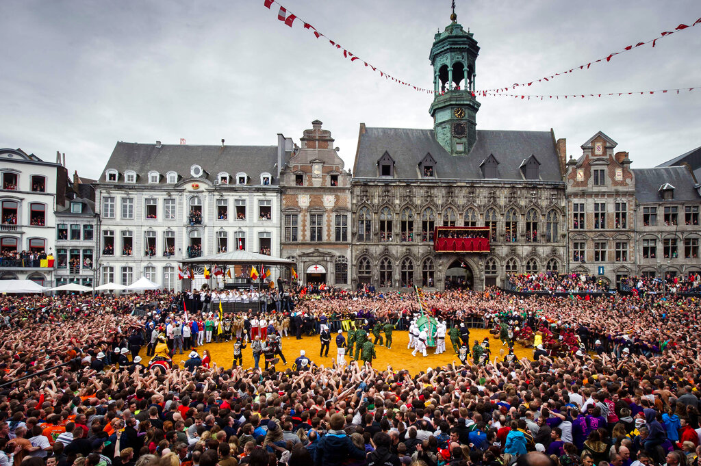 Unesco, via da patrimonio carnevale Ducasse: è razzista Unesco, via da patrimonio carnevale Ducasse: è razzista