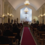 Ucraina, i kosovari pregano per la fine della guerra