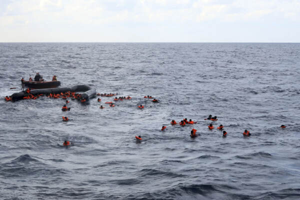 Migranti, naufragio nel Mediterraneo