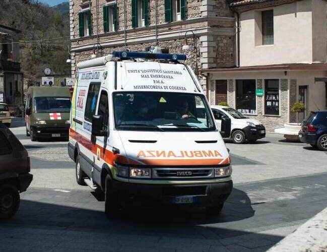 Avellino, cade da tre metri: muore magazziniere 35enne