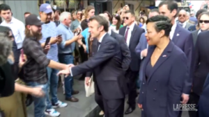 Usa, Macron tra la folla a New Orleans