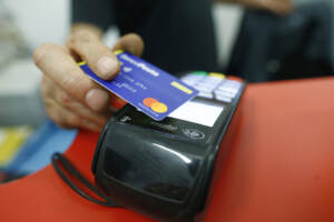 Fisco, detrazioni fiscali per chi usa il bancomat