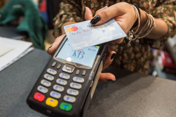 Manovra 2019 - Introduzione dei pagamenti elettronici con il pos contro l'evasione fiscale