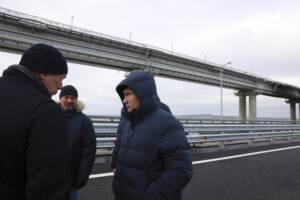 Russia, drone su base aerea: feriti