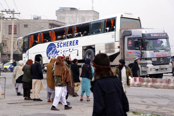 Afghanistan, bomba esplode vicino bus: almeno 6 morti